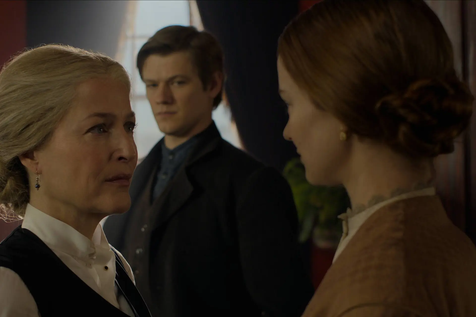 Veel kijkers voor nieuwe Netflix-serie met Gillian Anderson: "de moeite waard!"