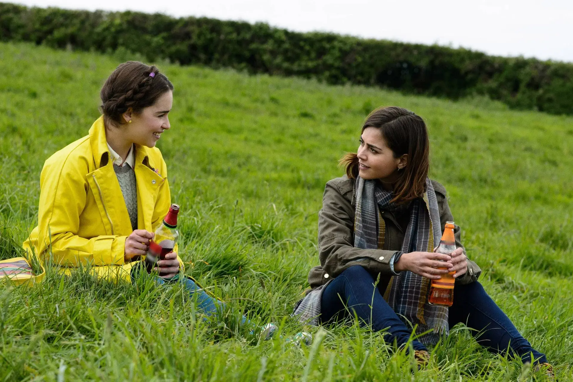 Emilia Clarke scoort wereldwijd op Netflix met aangrijpend drama: "Héél ontroerend!"