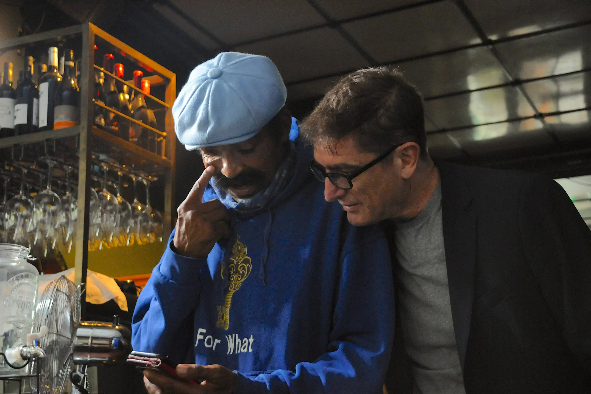 Marcel Theroux duikt met gloednieuwe true crime-docu in bizarre bankroof