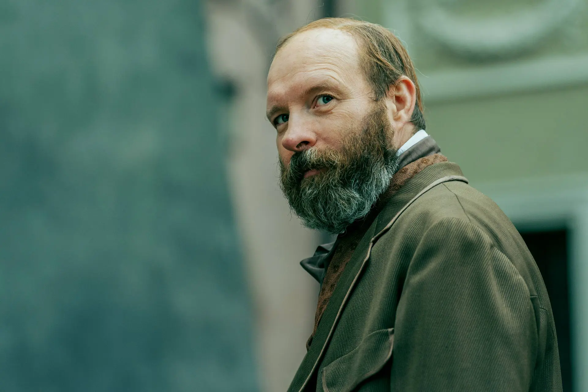 Netflix deelt officiële trailer van nieuwe historische dramaserie 'The Doll'