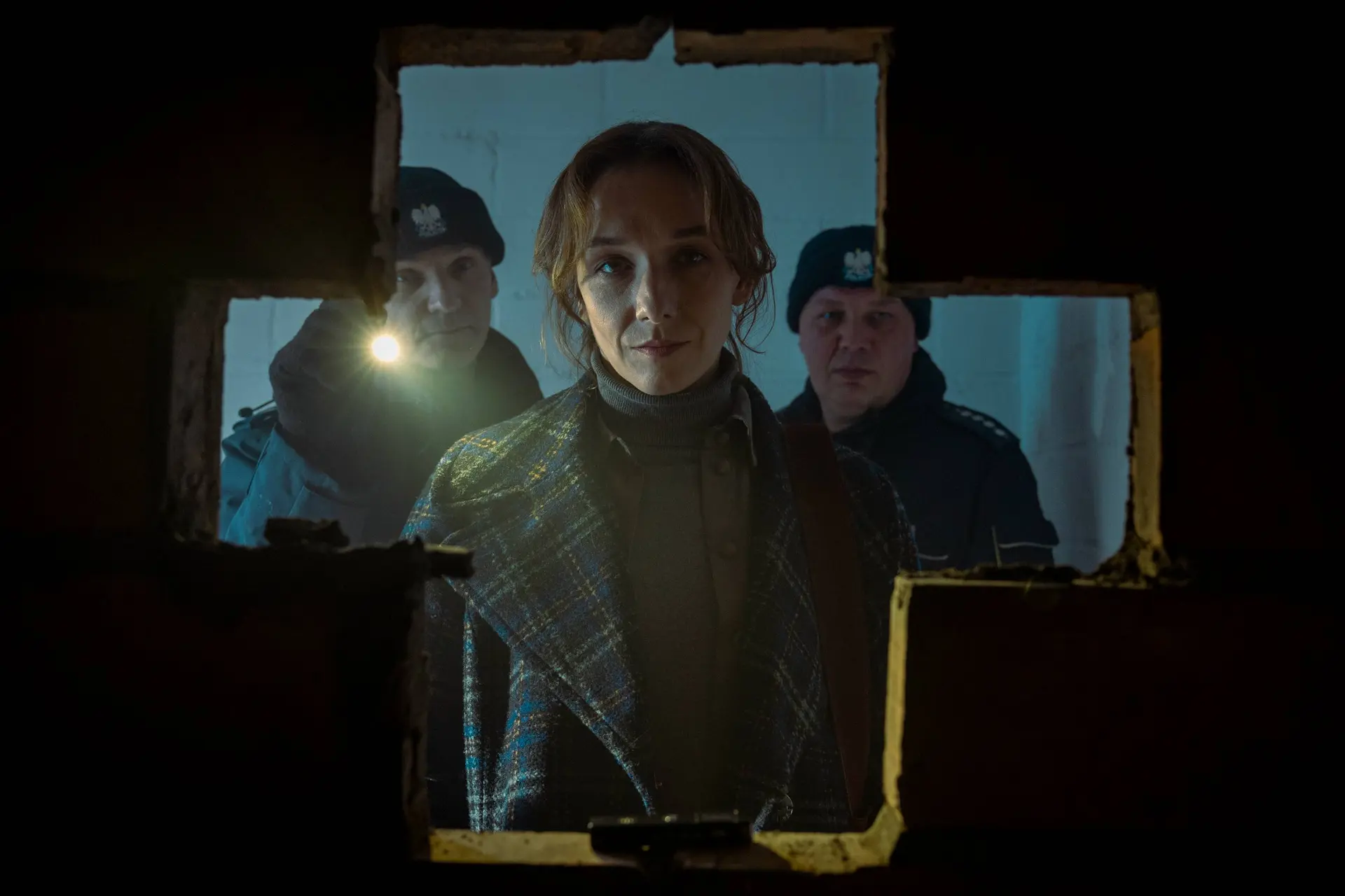 Netflix deelt eerste beelden van nieuwe duistere thriller 'The Saint'