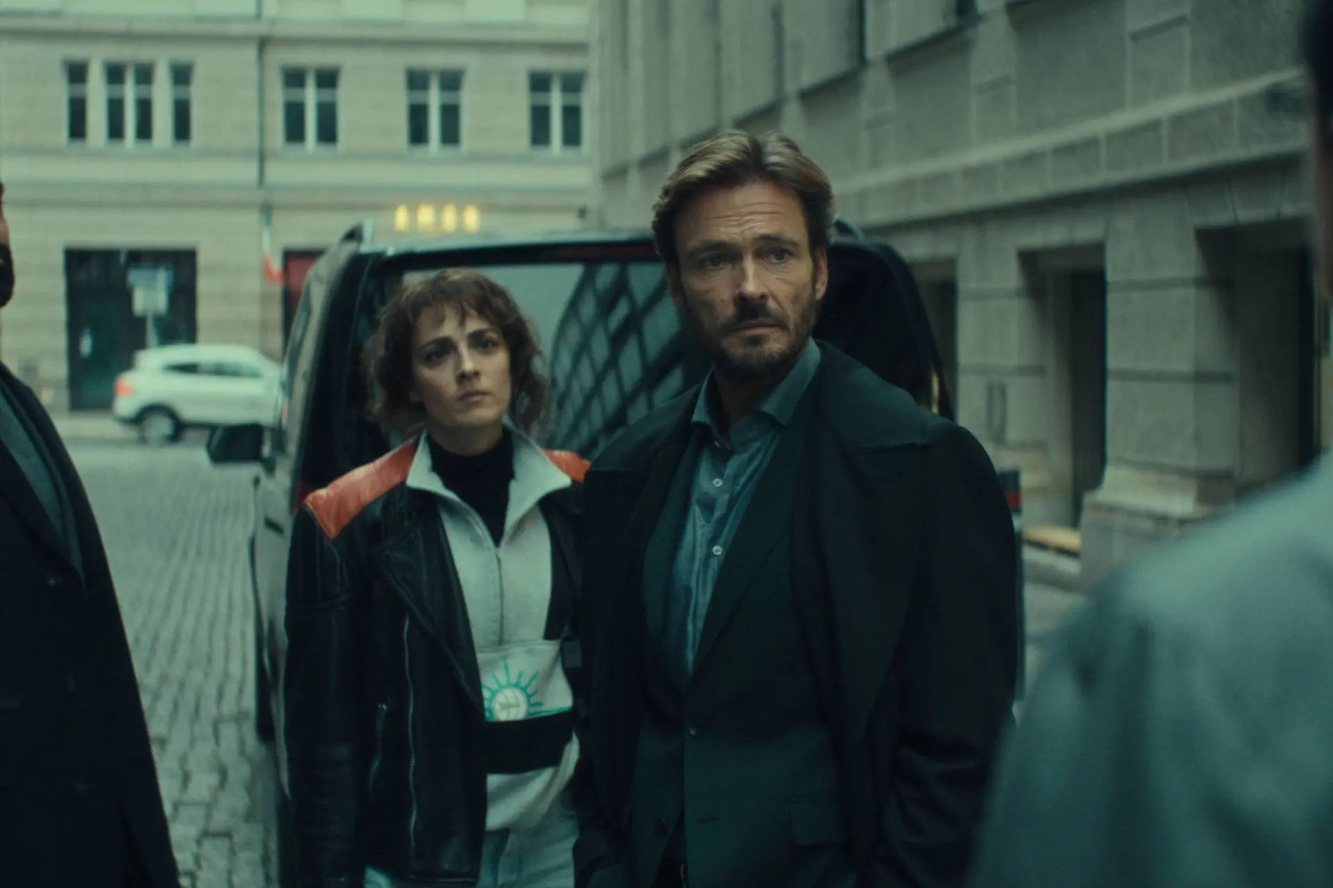 Netflix deelt eerste beelden van nieuwe Duitse thrillerserie met 'Dark'-acteur