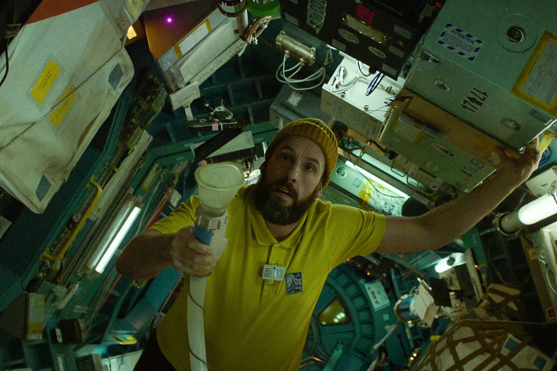 Netflix kondigt nieuw, duister drama aan met Adam Sandler en Willem Dafoe