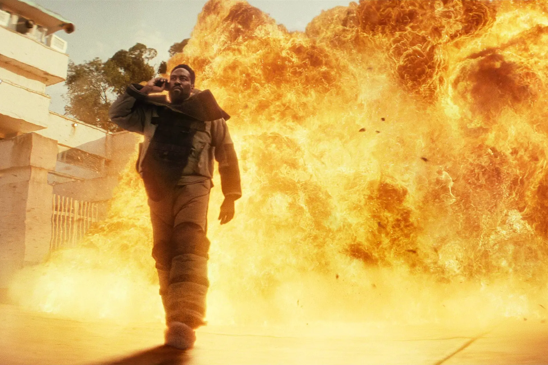 Netflix deelt explosieve eerste trailer van nieuwe actieserie 'Man on Fire'