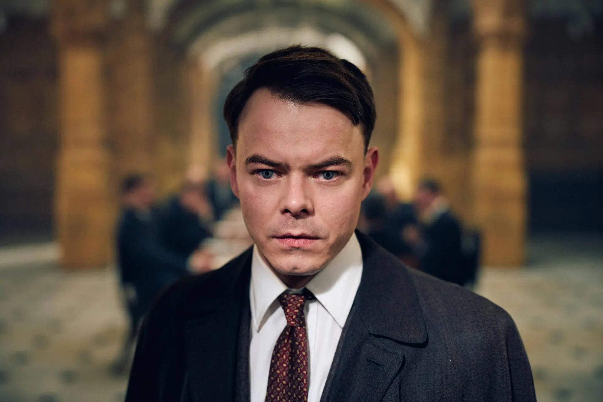 Netflix onthult eerste blik op nieuwe 'Peaky Blinders'-serie met Charlie Heaton