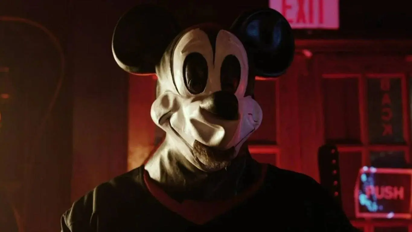 Absurde slasher met een moordende Mickey Mouse vanaf vandaag te zien