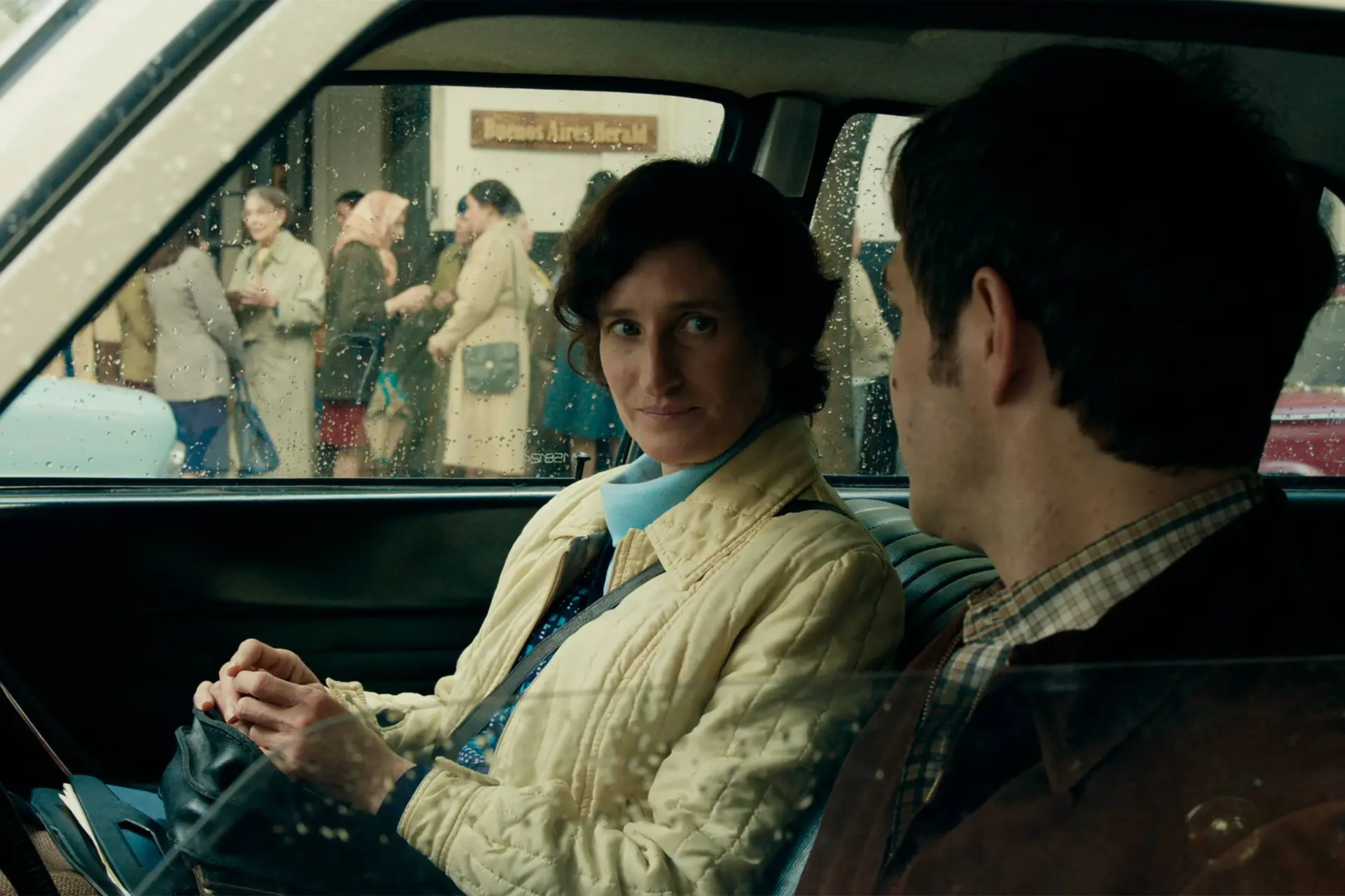 Netflix deelt eerste beelden van nieuwe historische thriller 'Villaflor'