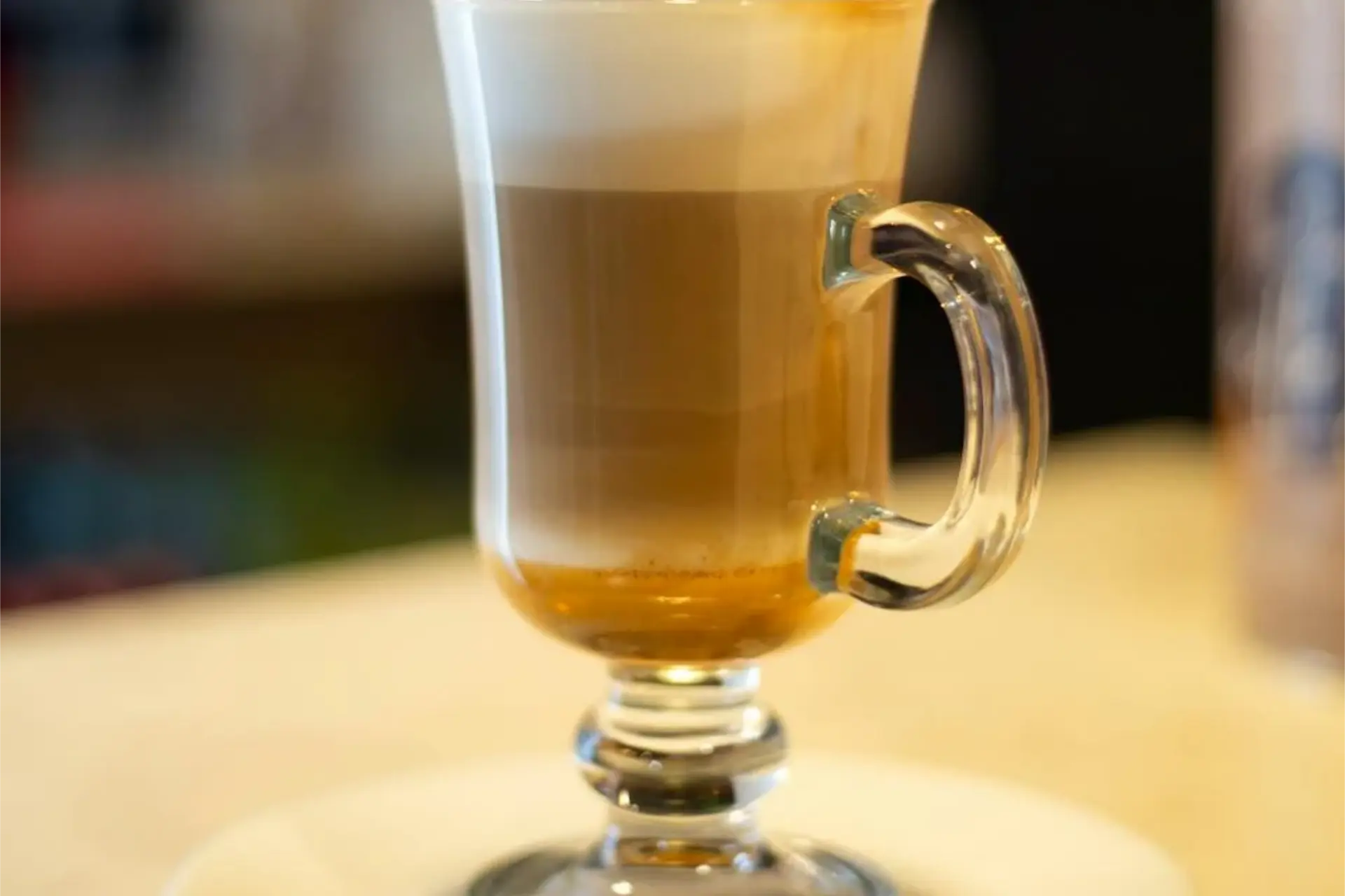 De geschiedenis van de Irish Coffee: hoe is deze wereldberoemde koffie onstaan?