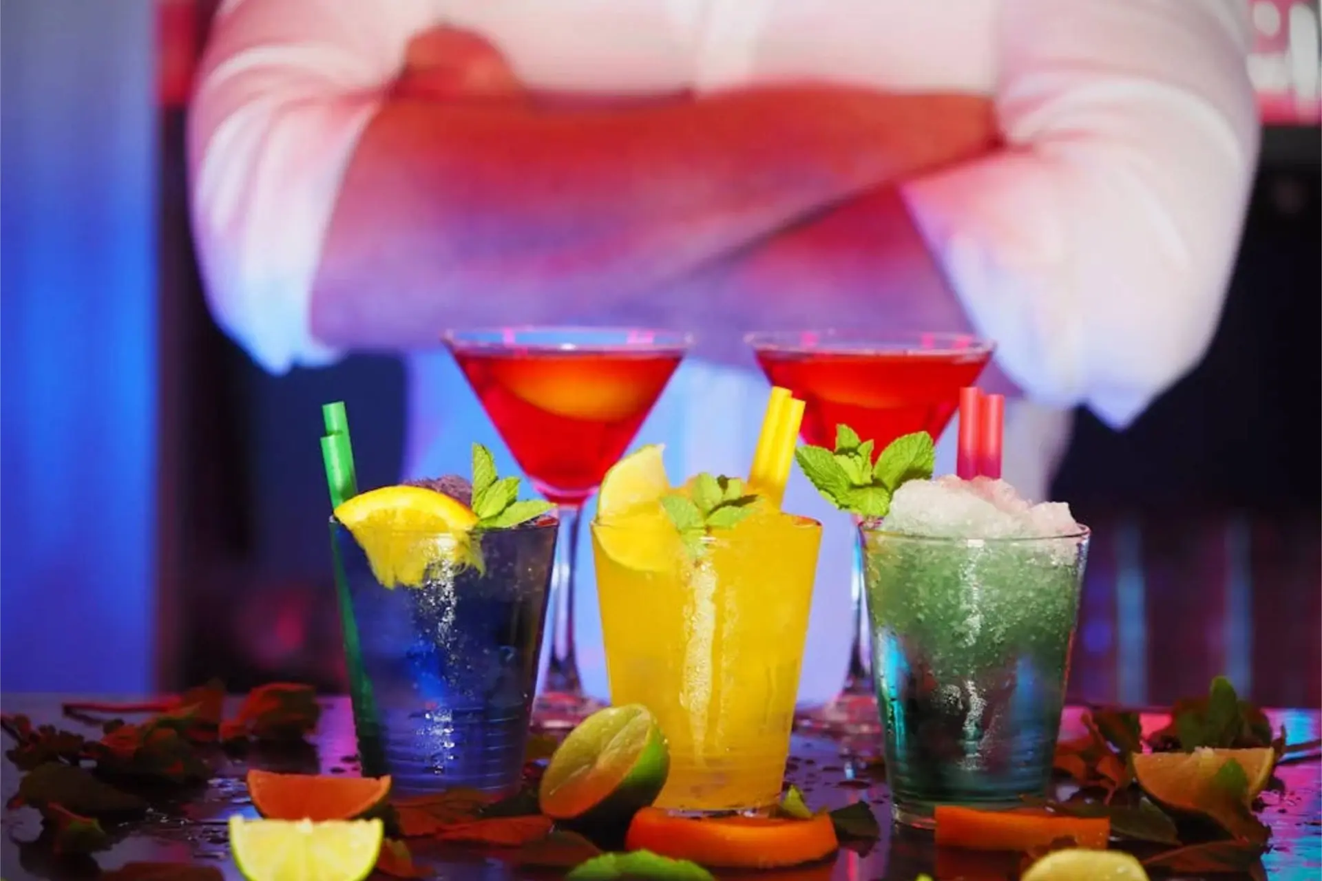 Amsterdamse bar LuminAir lanceert nieuw cocktailmenu op basis van kleuren