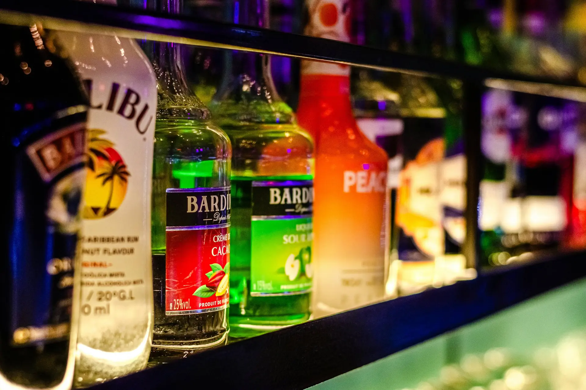 Vraag Maar Raak: Wat is de eerste rum die in je leven hebt gedronken?