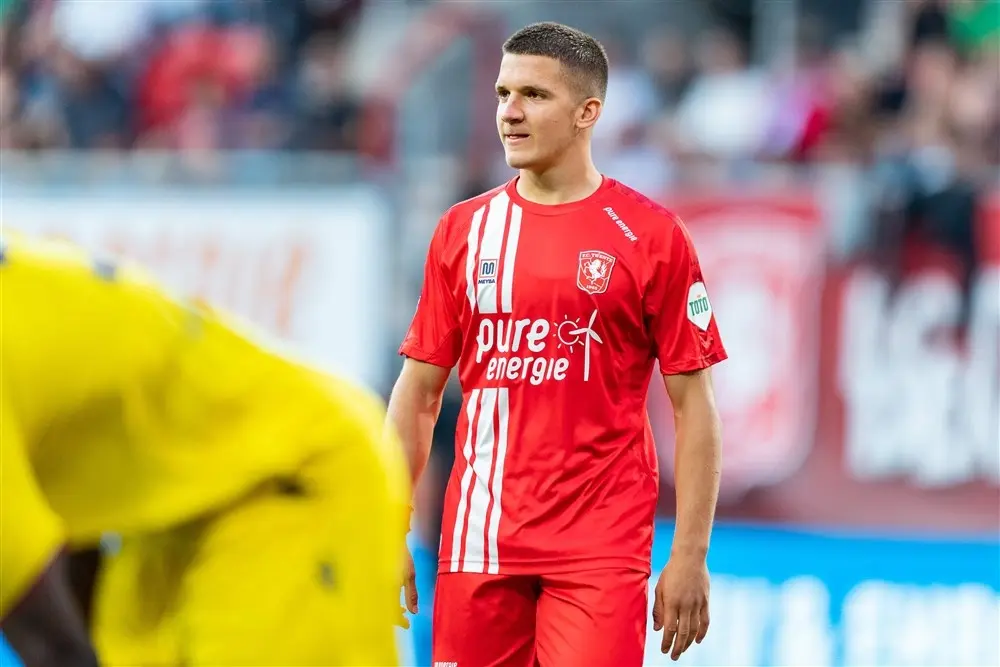 Christos Tzolis FC Twente Bologna Seizoen 2022 2023 Oefenwedstrijd De Grolsch Veste