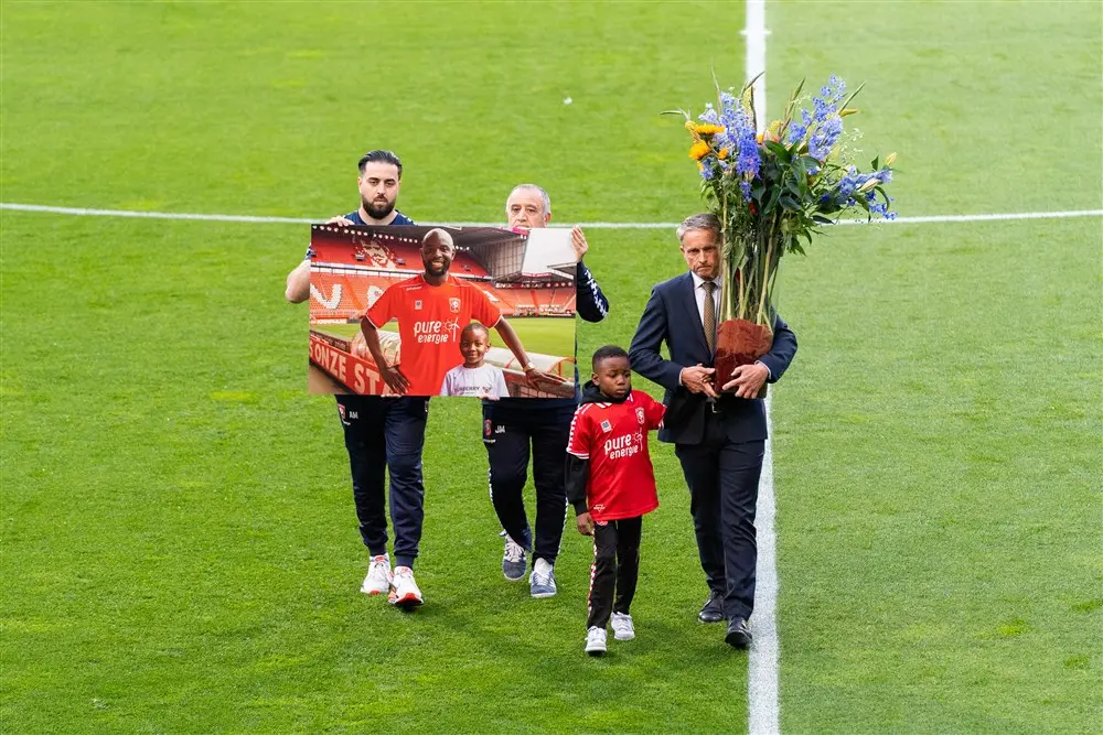 Video: Emotioneel eerbetoon aan overleden Jody Lukoki