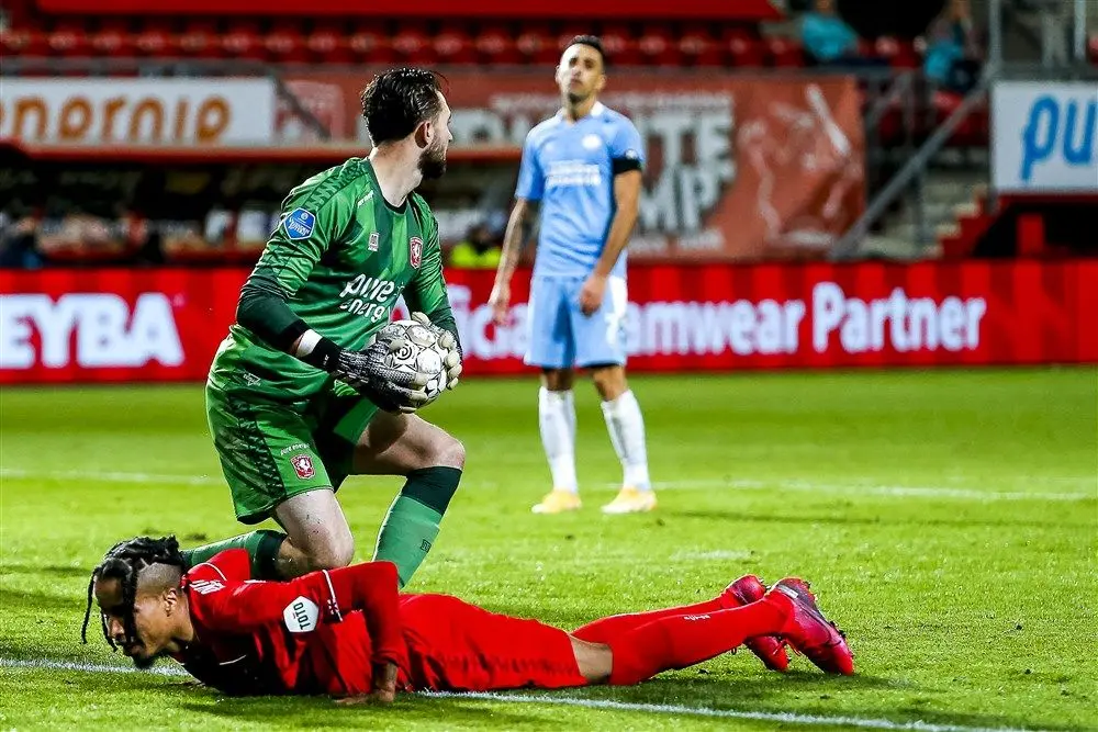 Drommel Ebuehi VS PSV