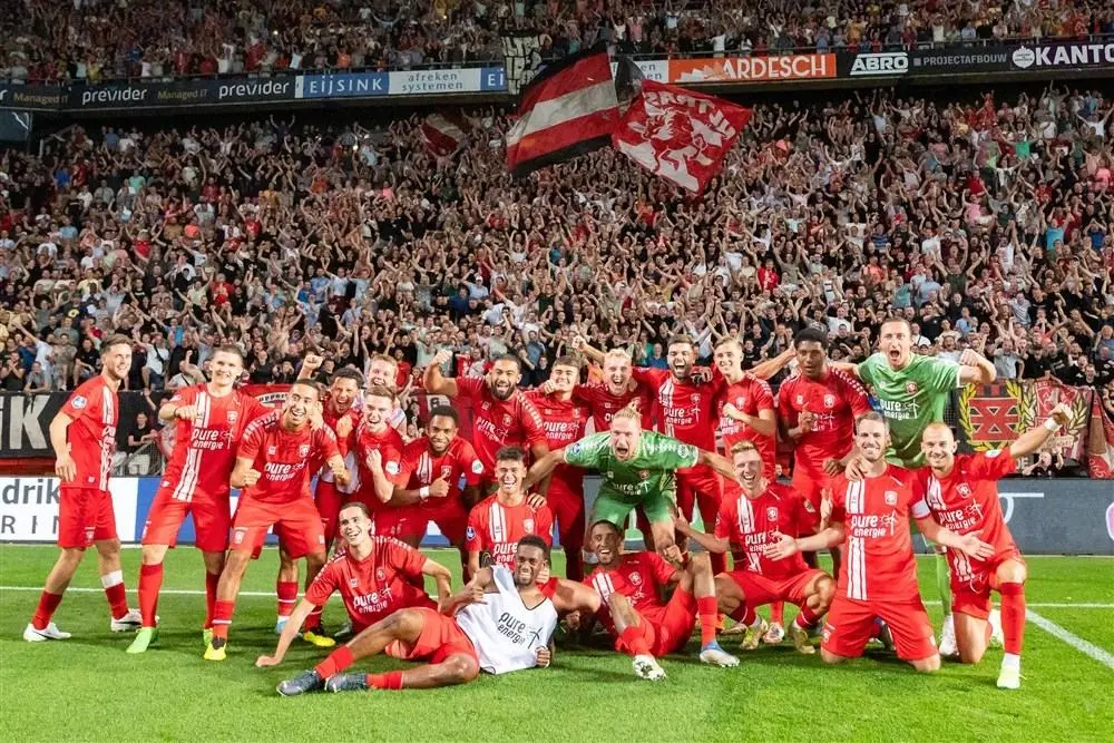FC Twente PSV Selectie Supporters Grolsch Veste Juichen Seizoen 2022 2023