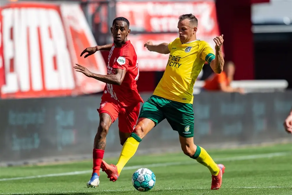 Joshua Brenet Mats Seuntjens FC Twente Fortuna Sittard Seizoen 2022 2023