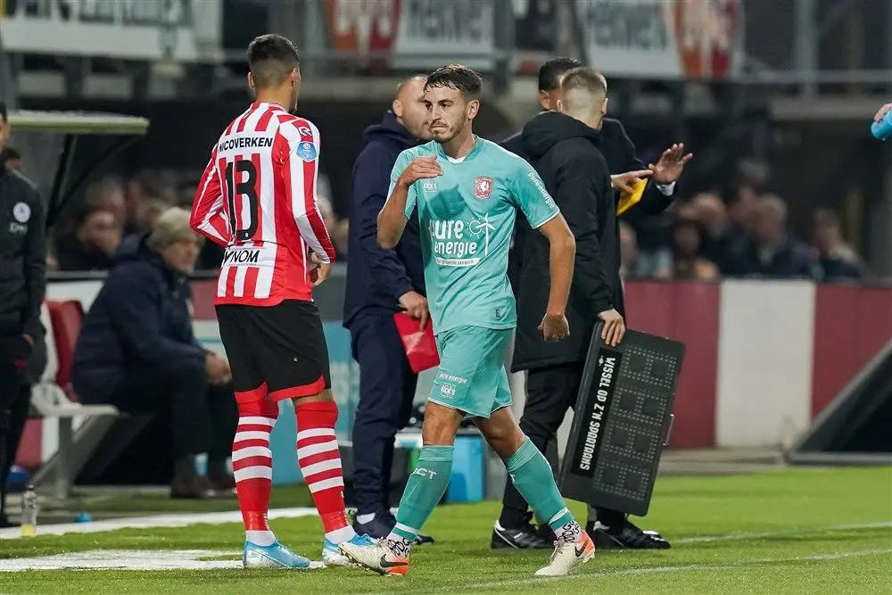 Julio Pleguezuelo Sparta FC Twente rode kaart