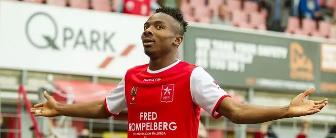 Kelechi Nwakali Orange Pictures
