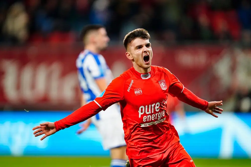 Lindon Selahi SC Heerenveen
