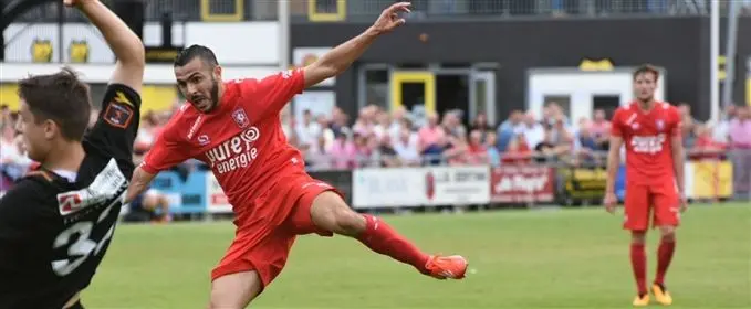 Oussama Assaidi schiet