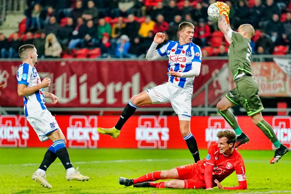 Peet Bijen penalty