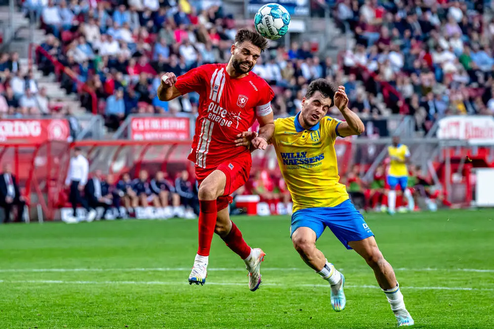 Robin Propper Lobete FC Twente RKC Waalwijk Seizoen 2022 2023