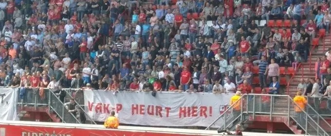 Vak P heurt hier