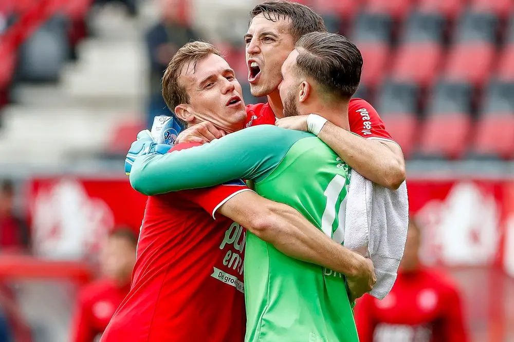 bijen pleguezuelo drommel vieren fc twente utrecht 2019 2020