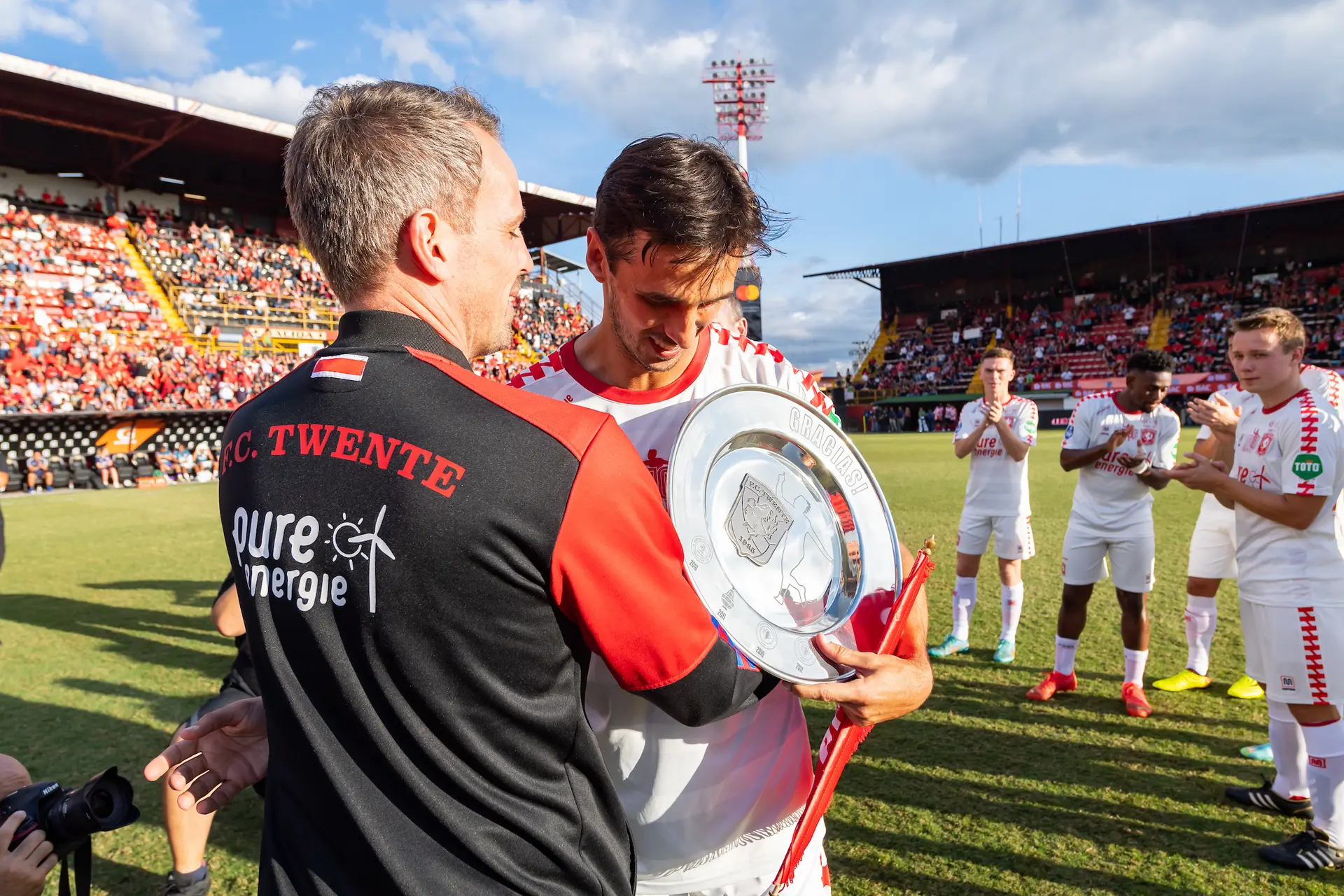 brama ruiz schaal fc twente afscheidswedsrijd alajuelense 2022 costa rica