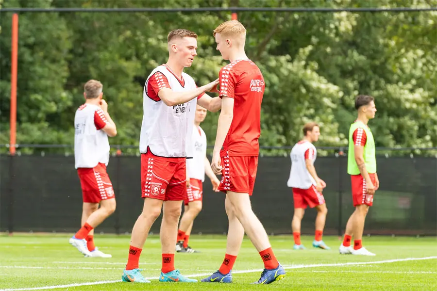 Gebroeders Rots spelen samen bij FC Twente: "Blijft gek"