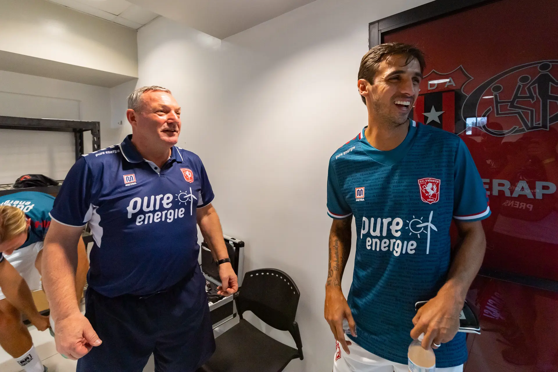 bryan ruiz ron jans fc twente lachen