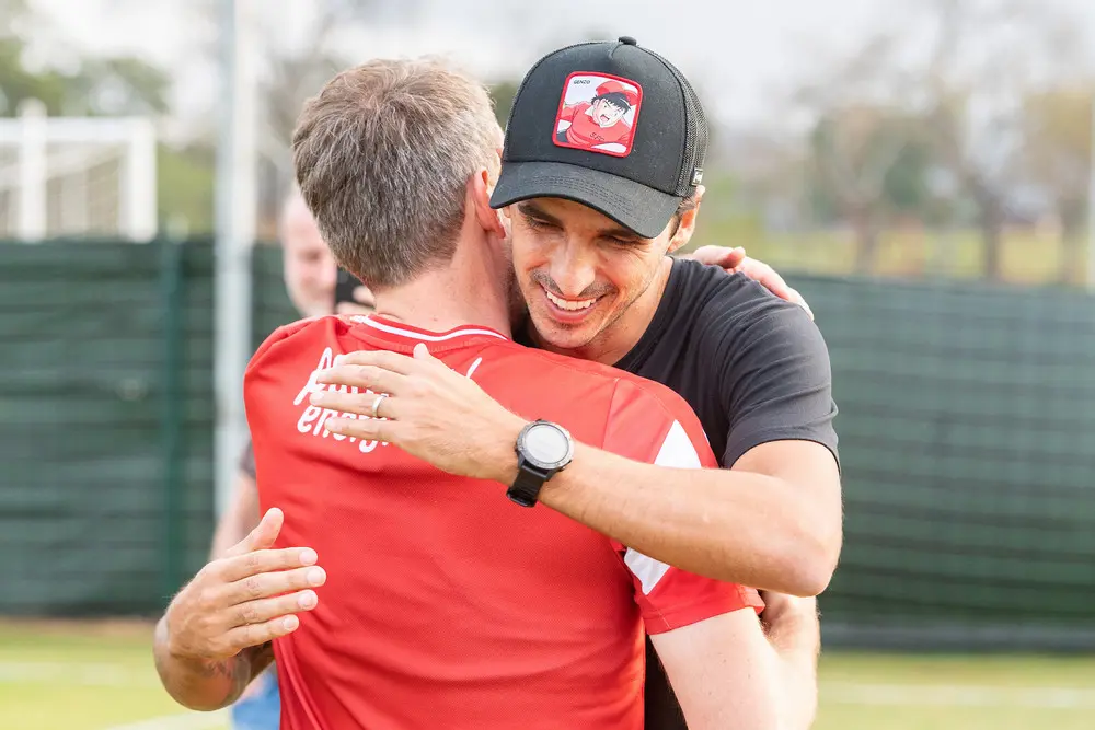 bryan ruiz wout brama costa rica omhelzing 2022