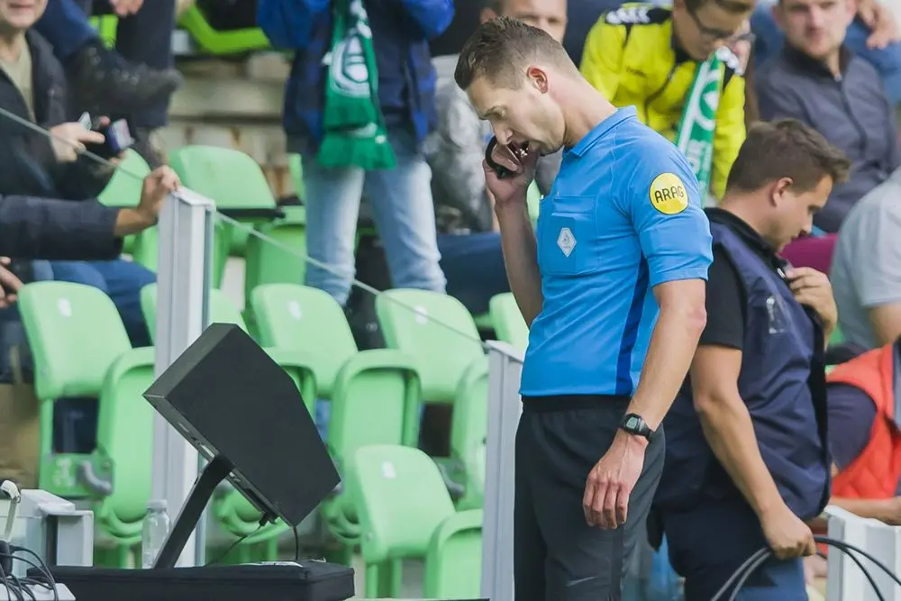 christiaan bax scheidsrechter var 2019 2020