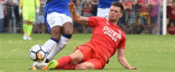 danny holla tackle everton fc twente 2017