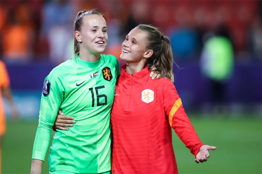 daphne van domselaar kerstin casparij fc twente vrouwen nederlands vrouwenelftal ek vrouwenvoetbal 2022 frankrijk nederland