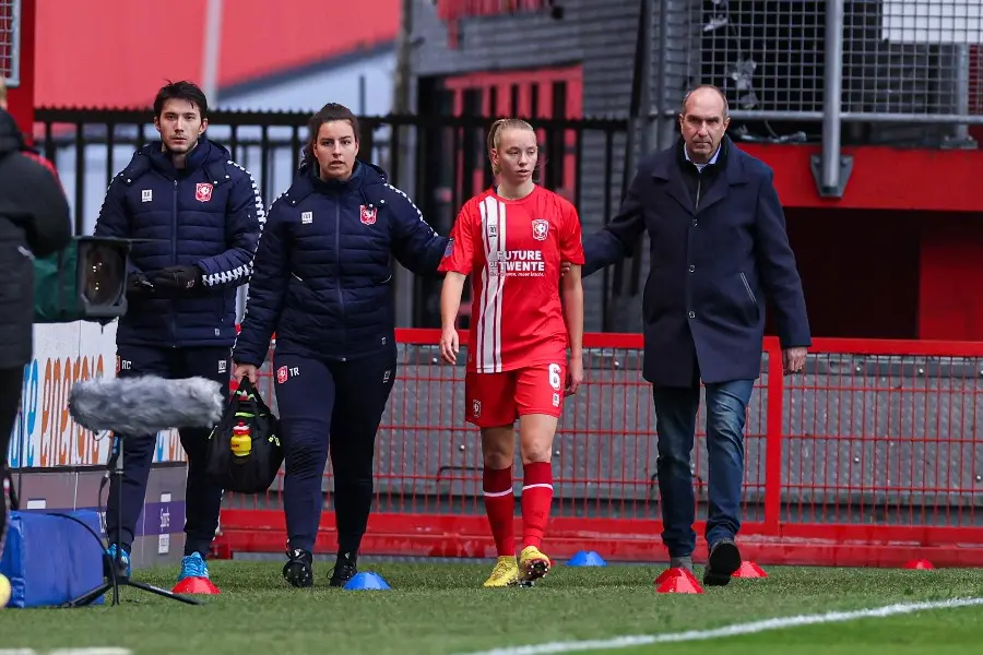 elle peddemors knieblessure fc twente vrouwen ajax de grolsch veste azerion vrouwen eredivisie 2022 2023