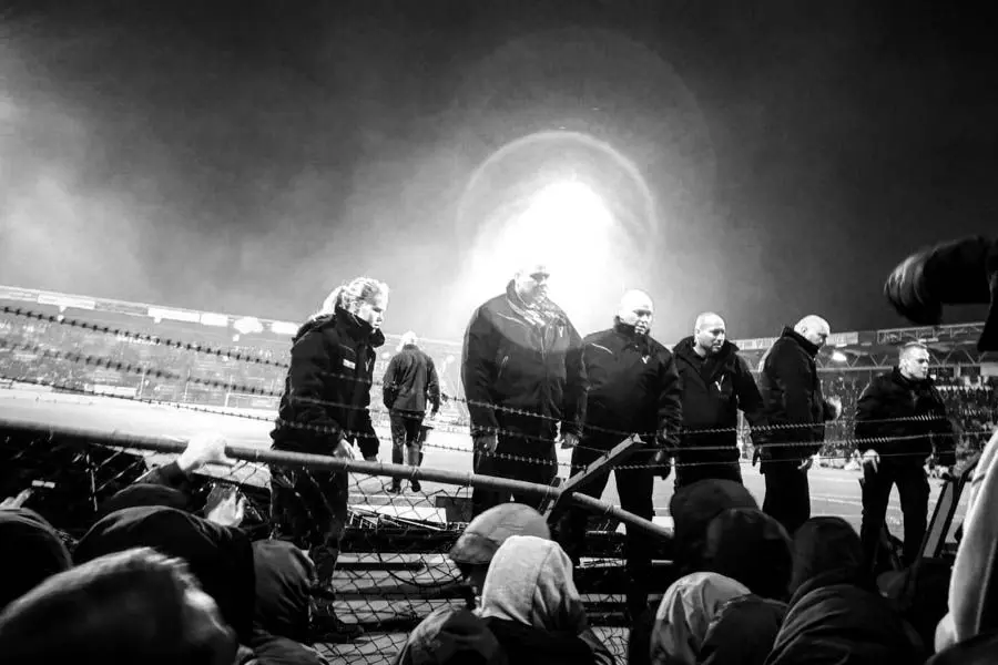 fc den bosch uitvak hek gesloopt fc twente supporters