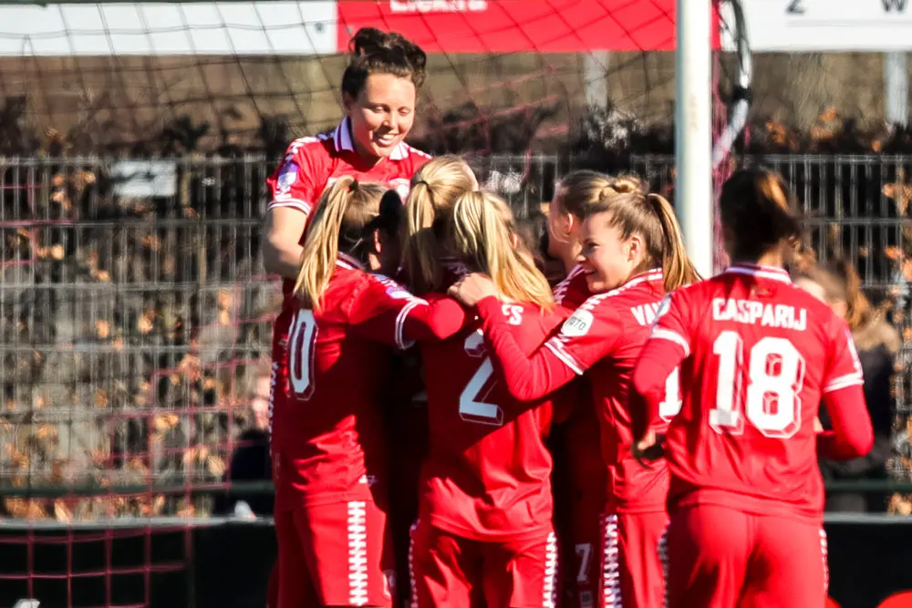fc twente vrouwen vieren doelpunt pec februari 2022