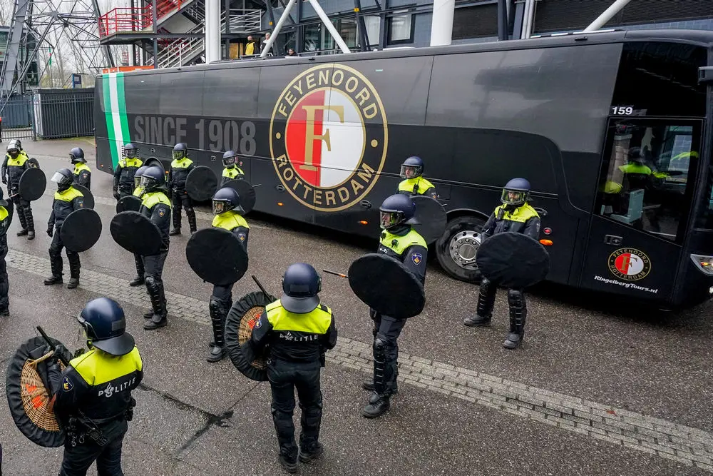 feyenoord bus me politie kuip