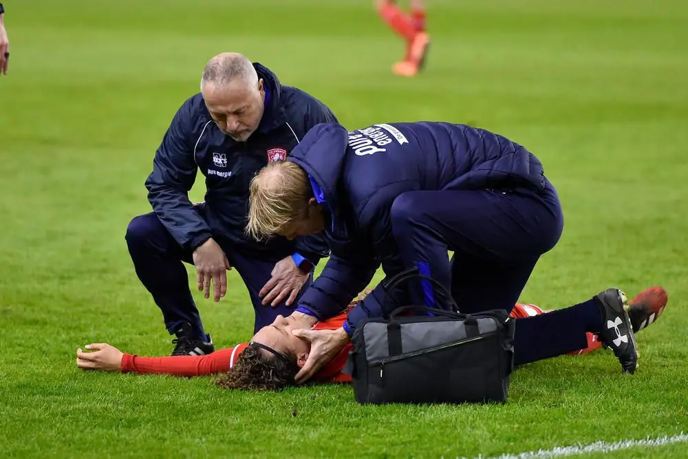 giovanni troupee ralph speerstra botsing blessure vitesse fc twente 2019 2020