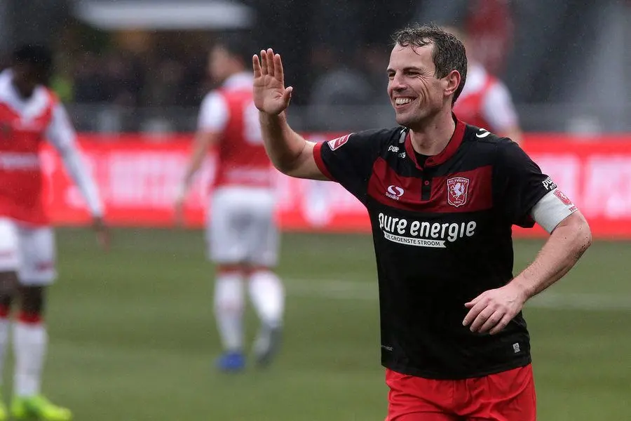 high five wout brama blij doelpunt mvv pro shots