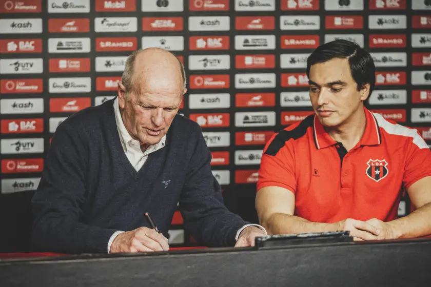 jan steuer samenwerkingscontract ondertekenen fc twente ld alajuelense