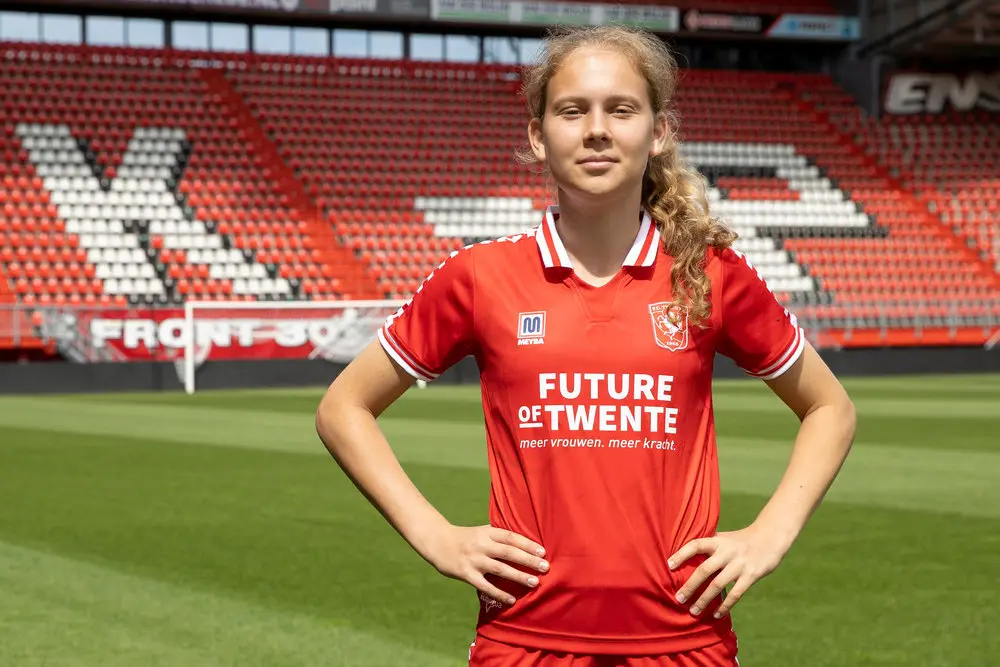 jarne teulings aanvaller fc twente vrouwen fotoshoot 2021 2022