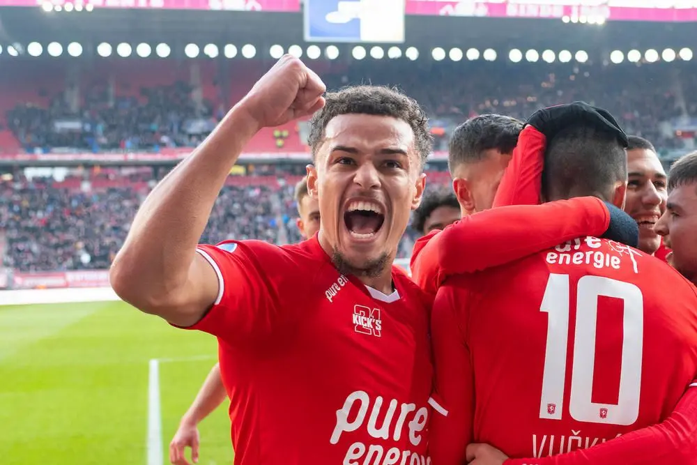 joel latibeaudiere vieren doelpunt fc twente pec zwolle 2019