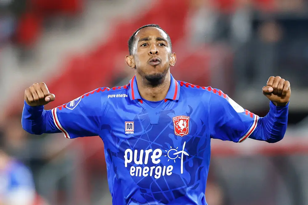 joshua brenet vuisten lucht az twente 2022