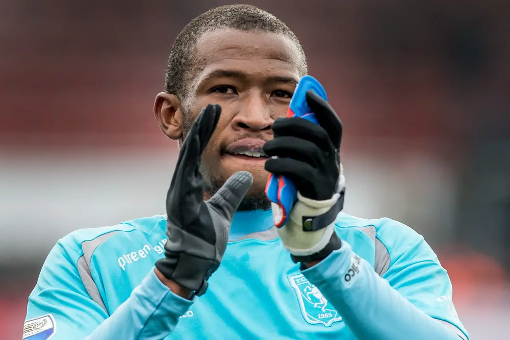 kamohelo mokotjo fc twente uitshirt