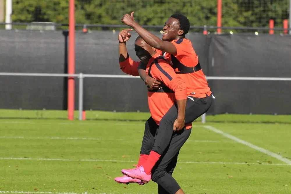 kamohelo mokotjo thomas agyepong training fc twente 2015