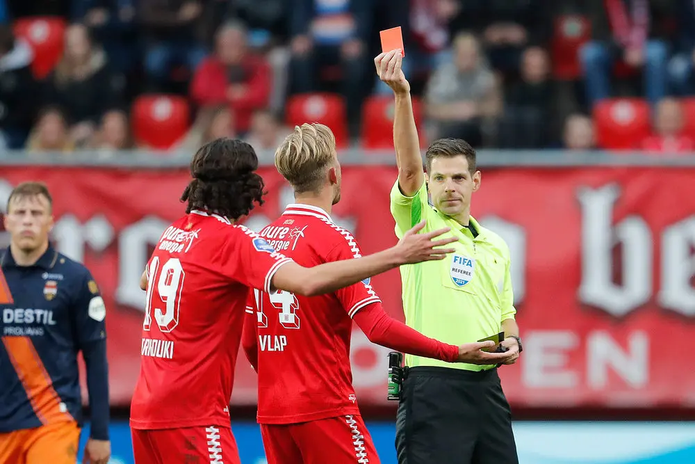 kamphuis zerrouki vlap rode kaart twente willem ii 17 10 2021 grolsch veste