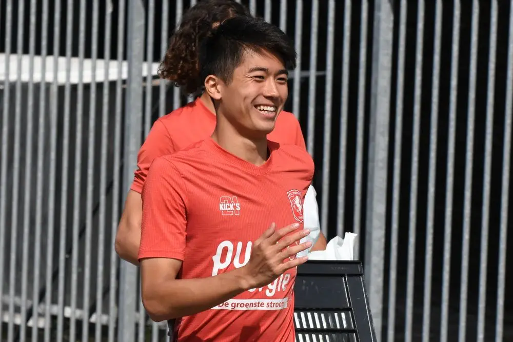 keito nakamura lachend training fc twente 2019