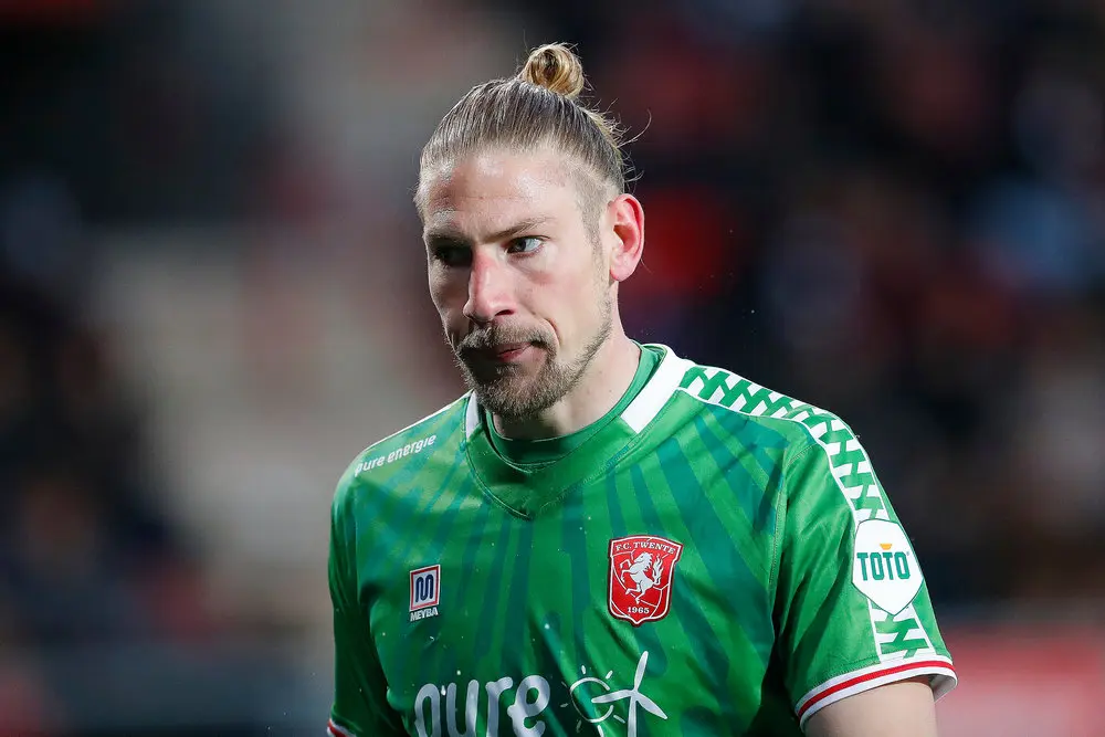 lars unnerstall fc twente psv april 2022 veste
