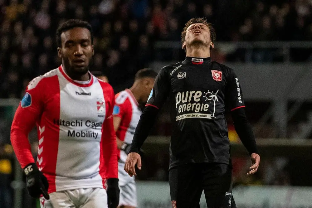 lorenzo burnet javier espinosa fc emmen fc twente 2019 2020